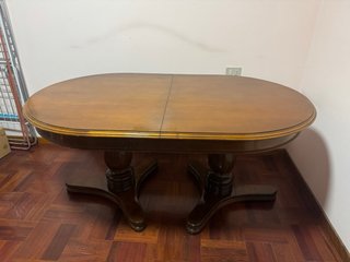 Mesa de comedor ovalada de madera estilo rustico