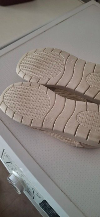 Zapatillas Beige y Doradas