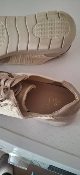 Zapatillas Beige y Doradas