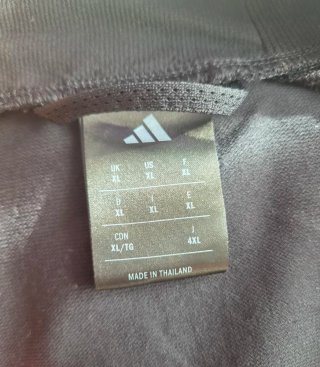 Chaqueta Adidas unisex.