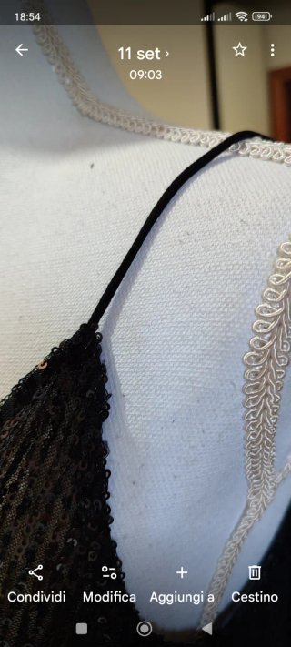 Top nero con paillettes tg L