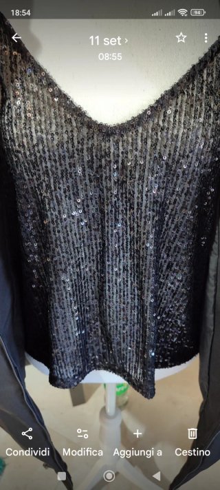 Top nero con paillettes tg L