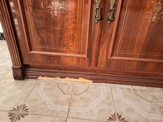 Mueble de comedor clásico madera y cristal