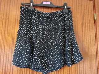 Minifalda Zara lunares negros