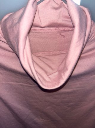 Camiseta cuello alto rosa