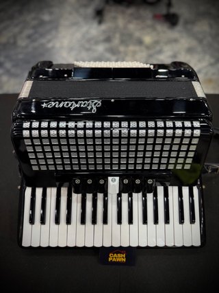 Acordeon Startone 72 bajos con maleta transporte
