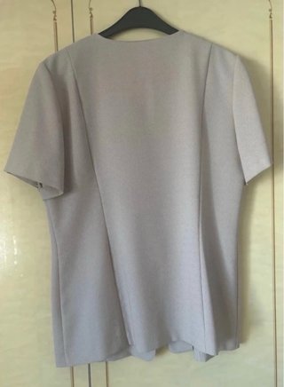 Conjunto de falda y blusa beige
