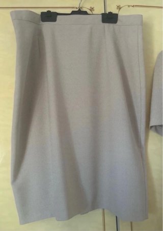 Conjunto de falda y blusa beige