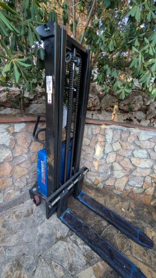 Apilador Semieléctrico SolidHub HSE1000/3 (1000kg