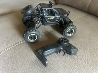 Coche RC todoterreno con mando