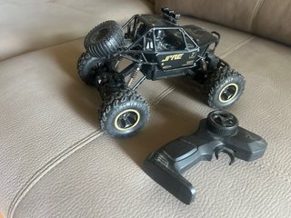 Coche RC todoterreno con mando