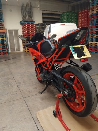 KTM RC 390 2024 Naranja y Negra