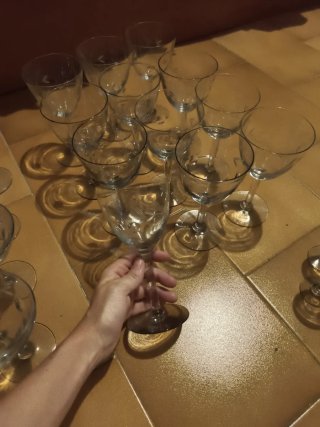 Juego antiguo de copas de cristal tallado