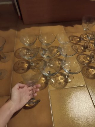 Juego antiguo de copas de cristal tallado