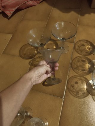 Juego antiguo de copas de cristal tallado