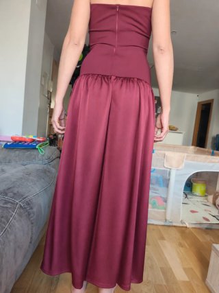 Vestido burdeos invitada