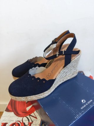 Sandalias cuña azules con esparto