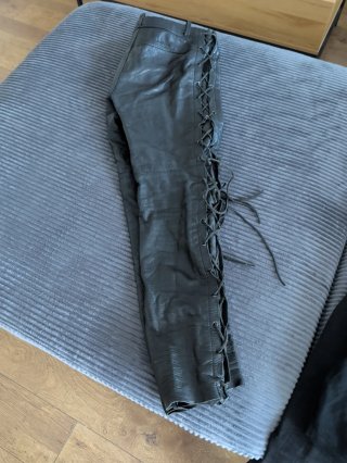 Pantalón cuero heavy metal cordones años 90