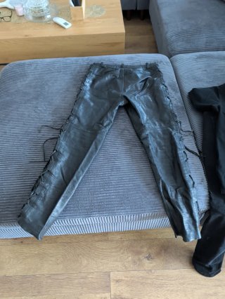 Pantalón cuero heavy metal cordones años 90