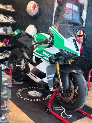 Ducati panigale v4s TRICOLORE