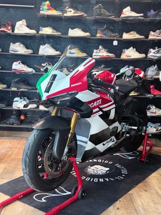 Ducati panigale v4s TRICOLORE