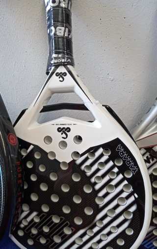 Pala de pádel Vibor-A Yarara Carbon Pro 2026