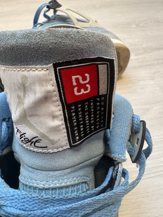 Jordan 4 Retro University Blue
