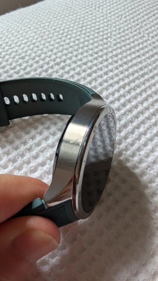OnePlus Watch 3 con correas