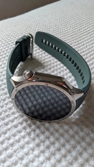 OnePlus Watch 3 con correas