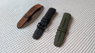 OnePlus Watch 3 con correas
