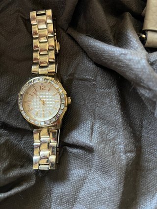 Reloj Guess Dorado