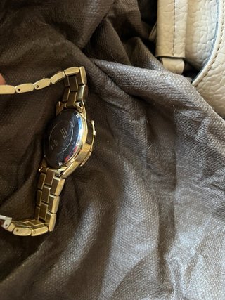 Reloj Guess Dorado