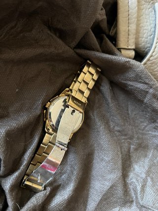 Reloj Guess Dorado