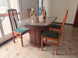 Mesa de comedor clásica madera y cristal