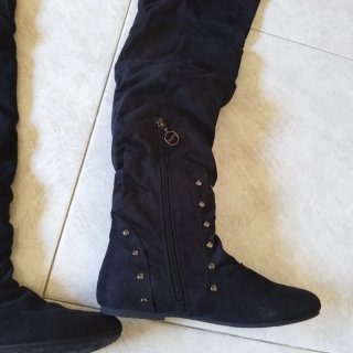 Botas altas negras con tachuelas