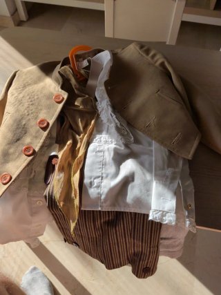 Traje campero beige y marrón
