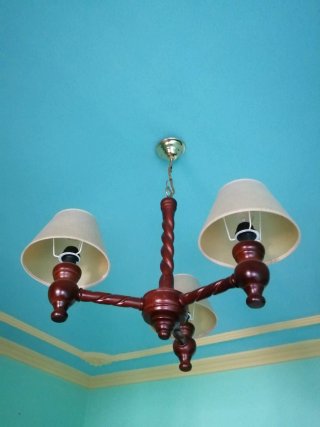 Cama de madera con dosel