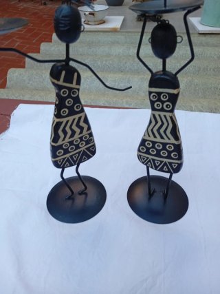 Coppia di candelabri antichi in metallo