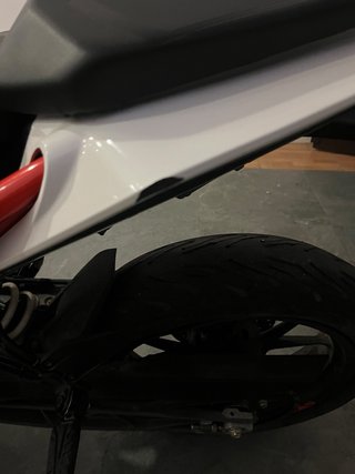 KTM Duke 125 con desperfectos de chapa