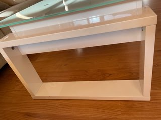 Mesa de centro blanca con cristal templado