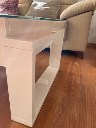 Mesa de centro blanca con cristal templado