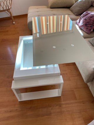 Mesa de centro blanca con cristal templado