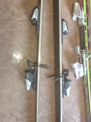 Bastoni da sci con attacchi