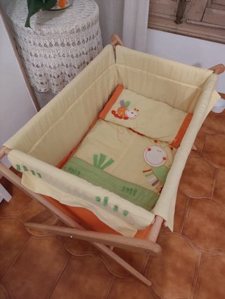 Cuna de viaje con almohada, colchon y adredon
