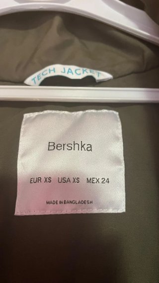 Parka mujer Bershka verde militar