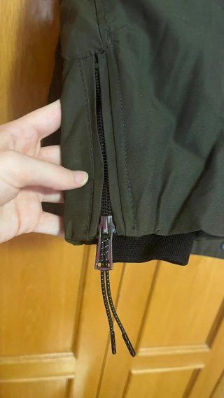 Parka mujer Bershka verde militar