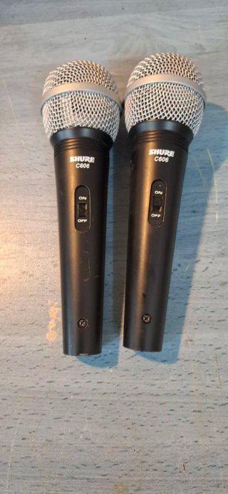 2 Micrófonos Shure C606