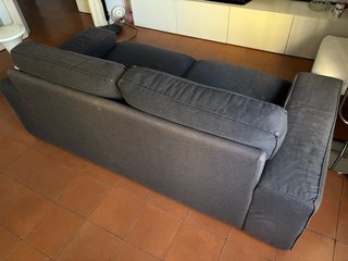 Sofá 2 plazas modelo KIVIK azul de Ikea