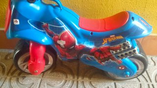 Moto correpasillos Spiderman