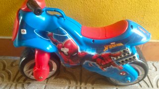 Moto correpasillos Spiderman